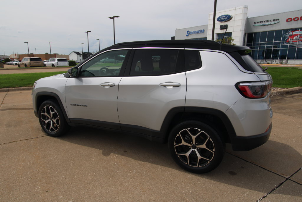 Used 2025 Jeep Compass Limited AWD/4WD image 16