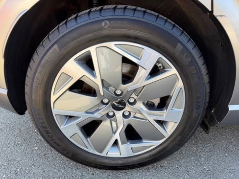 Used 2024 Genesis GV60 RWD image 58