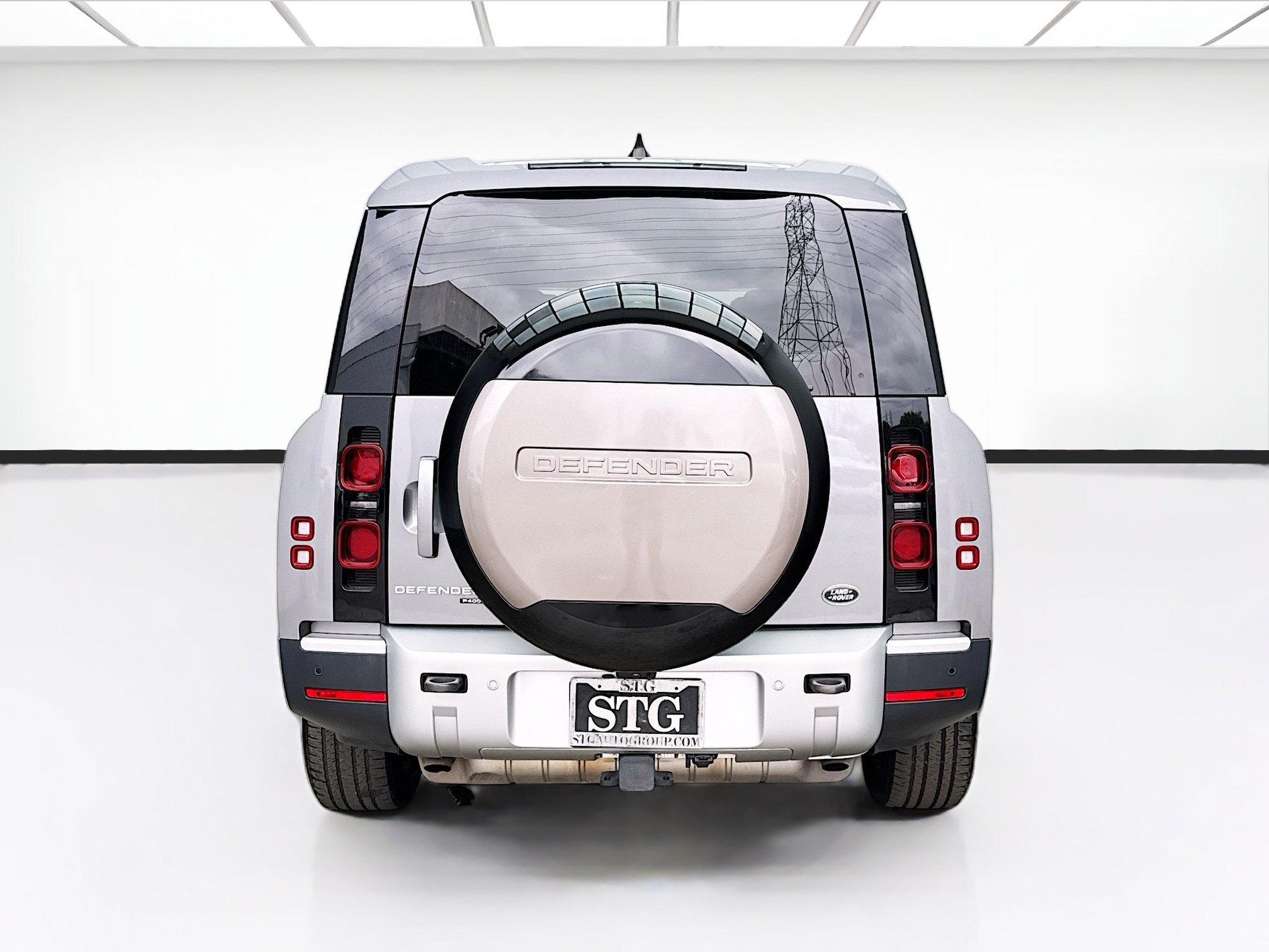 Used 2023 Land Rover Defender 130 SE AWD/4WD image 5