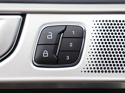 Used 2024 Ford Explorer Limited w/ Limited Technology Package AWD/4WD image 28