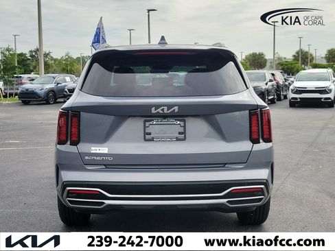 Certified 2023 Kia Sorento S FWD image 5