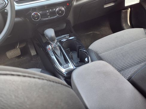 Used 2025 Chevrolet Trax LT image 9