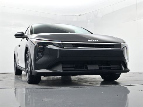 New 2025 Kia K4 LXS image 32