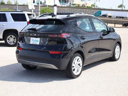 Used 2023 Chevrolet Bolt EUV LT FWD image 6