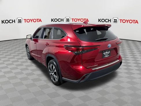 Used 2023 Toyota Highlander XLE AWD/4WD image 6