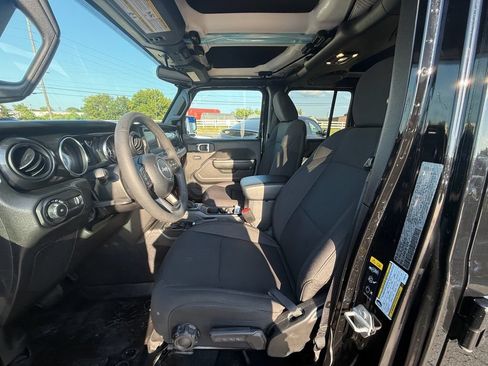 Used 2023 Jeep Wrangler Unlimited Sport AWD/4WD image 13