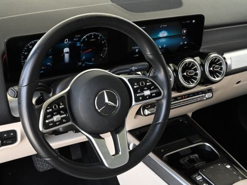 Used 2022 Mercedes-Benz GLB 250 4MATIC image 15