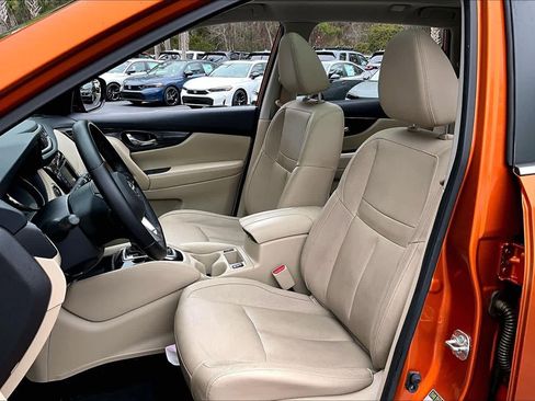 Used 2018 Nissan Rogue SL w/ Premium Package image 8