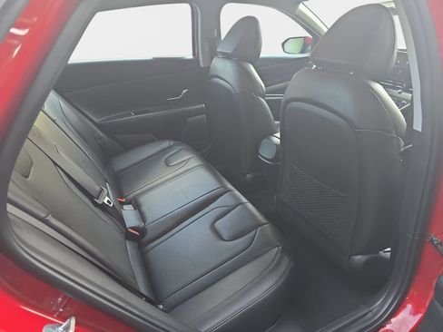 Used 2022 Hyundai Elantra Limited FWD image 14