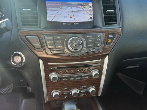 Used 2018 Nissan Pathfinder Platinum image 9