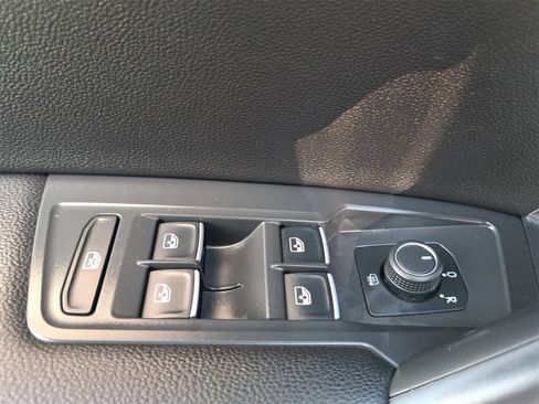 Used 2021 Volkswagen Tiguan SE R-Line image 27