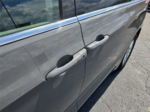 Used 2022 Chrysler Pacifica Touring-L image 13