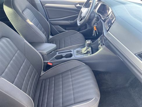 Certified 2024 Volkswagen Jetta Sport image 9