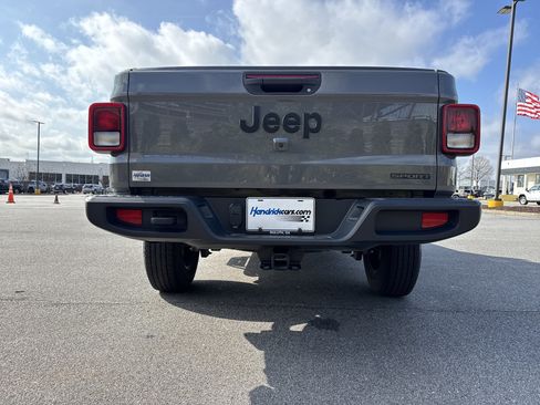 Used 2021 Jeep Gladiator Sport image 9