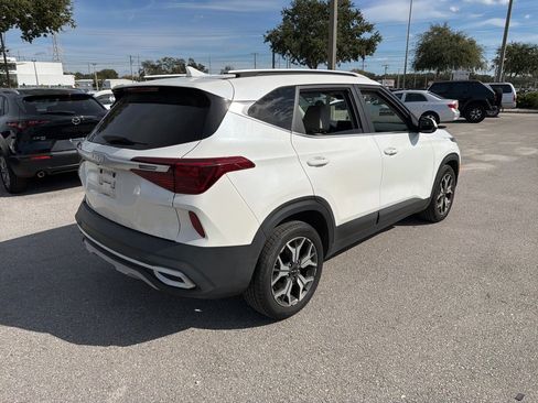 Used 2022 Kia Seltos EX image 5