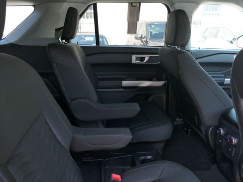 Used 2021 Ford Explorer XLT RWD image 26