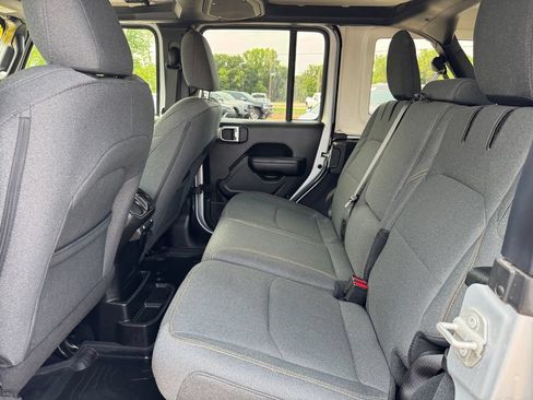 Used 2024 Jeep Wrangler Unlimited AWD/4WD image 36