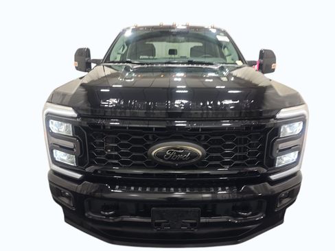 Used 2025 Ford F250 Lariat w/ Black Appearance Package AWD/4WD image 2