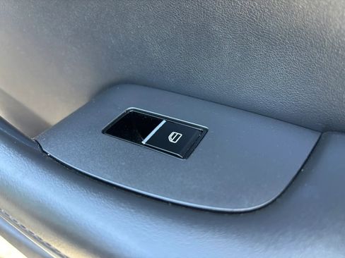 Used 2023 MAZDA MAZDA3 s FWD image 47