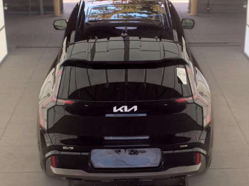 Certified 2024 Kia EV9 GT-Line AWD/4WD image 6