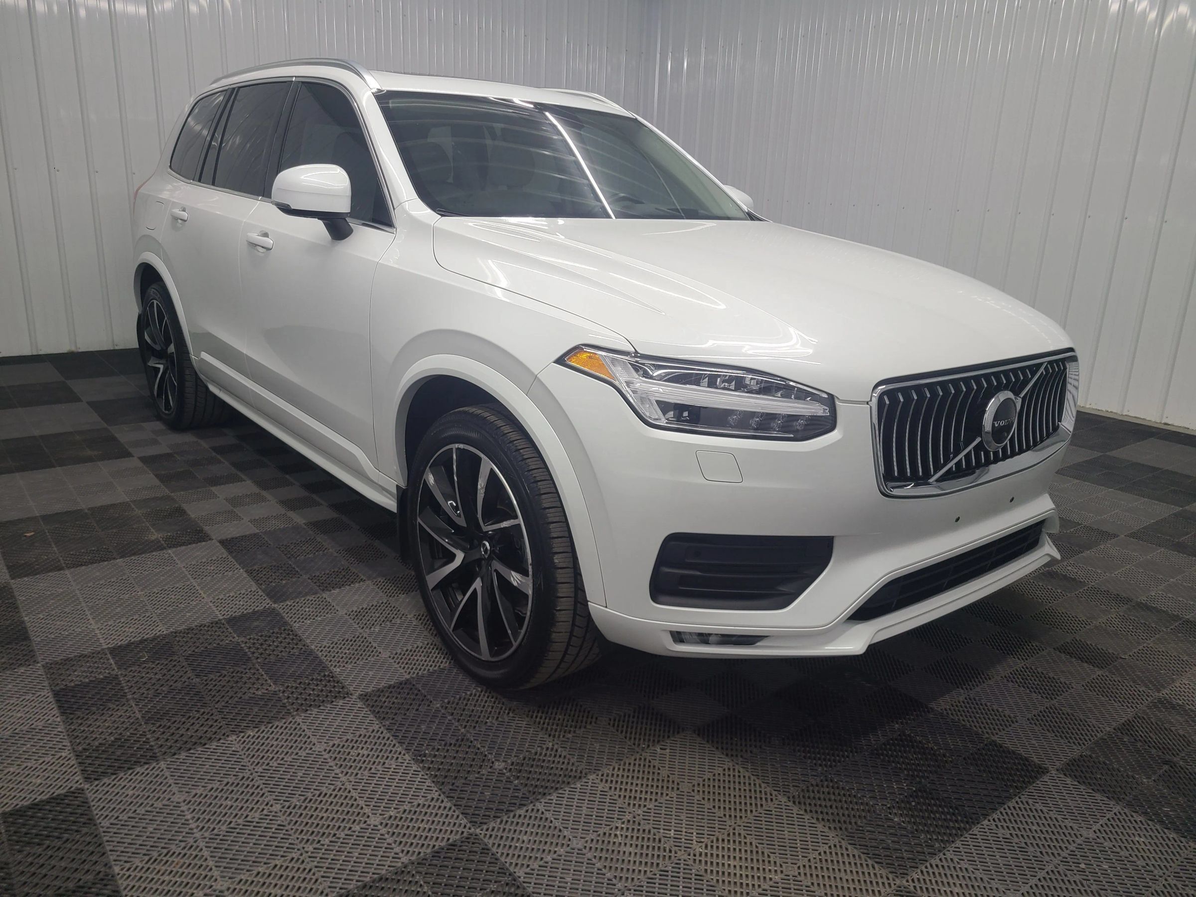 Used 2020 Volvo XC90 T6 Momentum AWD/4WD image 4