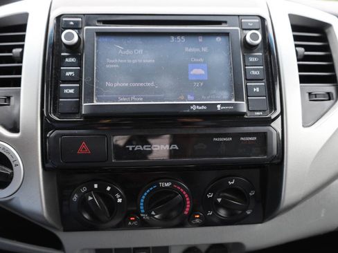 Used 2015 Toyota Tacoma 4x4 Access Cab V6 w/ TRD Sport Package image 18