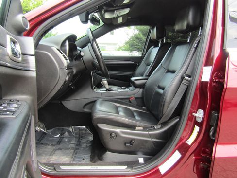 Used 2019 Jeep Grand Cherokee Limited AWD/4WD image 10