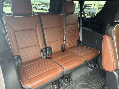 Used 2023 GMC Yukon XL Denali Ultimate image 41