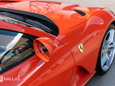 Used 2023 Ferrari 812 GTS Base image 18