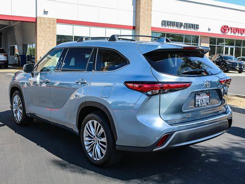 Used 2023 Toyota Highlander Platinum FWD image 25