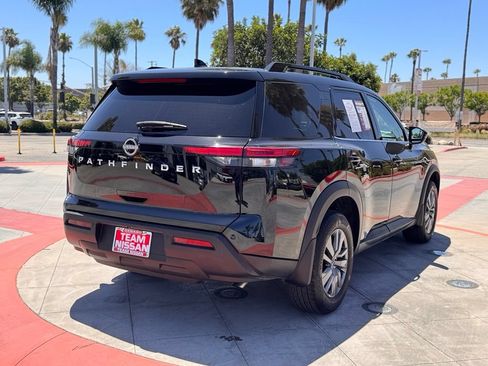 Certified 2025 Nissan Pathfinder SV FWD image 8