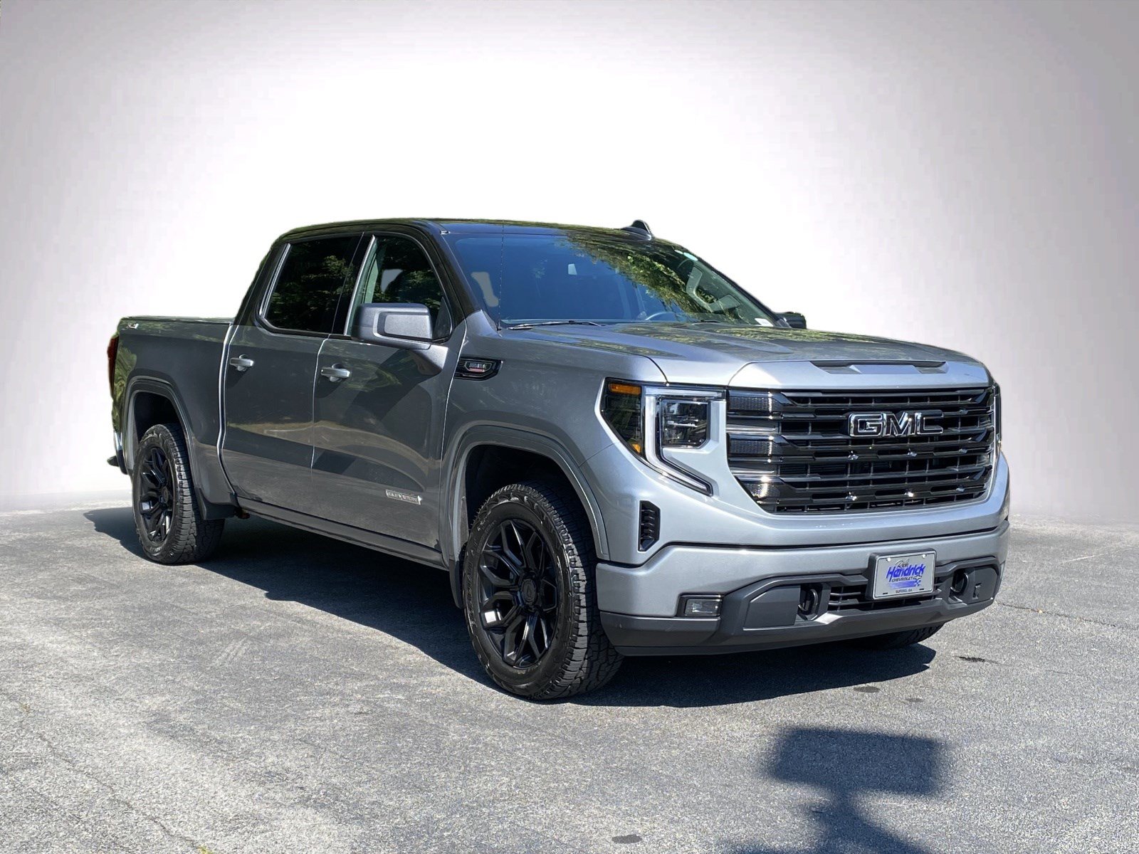 Used 2024 GMC Sierra 1500 Elevation w/ Preferred Package AWD/4WD image 2