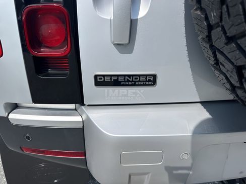 Used 2020 Land Rover Defender 110 image 32