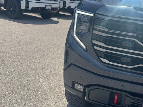 Used 2023 GMC Sierra 1500 AT4 w/ AT4 Premium Package AWD/4WD image 11