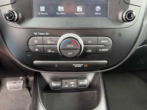 Used 2019 Kia Soul + image 23