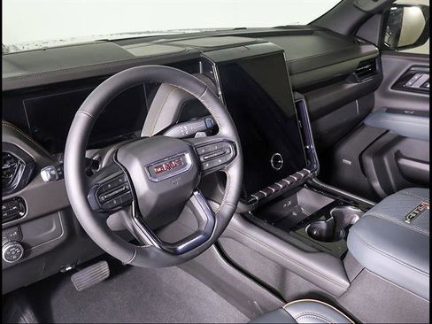 Used 2025 GMC Yukon AT4 AWD/4WD image 6