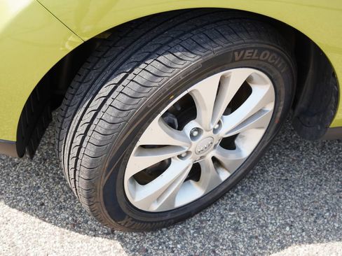Used 2015 Kia Soul + FWD image 13