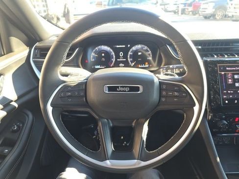 New 2025 Jeep Grand Cherokee L Laredo w/ Luxury Tech Group I image 15