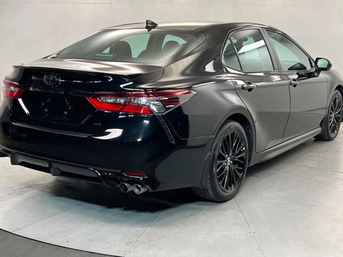 Used 2022 Toyota Camry SE FWD image 6