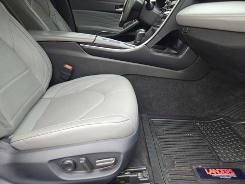 Used 2022 Toyota Avalon Limited w/ Advanced Safety Package image 16