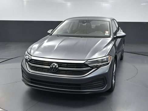 Used 2024 Volkswagen Jetta SE FWD image 9