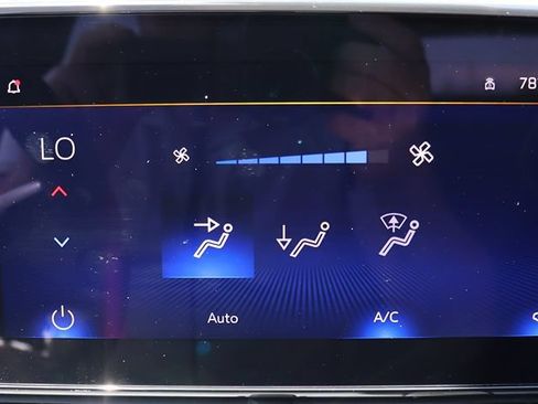 Used 2025 Chevrolet Trax ACTIV w/ Sunroof Package FWD image 48