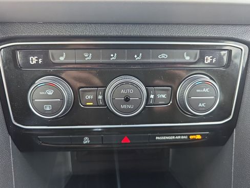 Used 2022 Volkswagen Atlas Cross Sport SE w/ Panoramic Sunroof Package AWD/4WD image 35