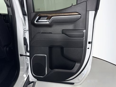 Used 2025 GMC Sierra 1500 Elevation image 28