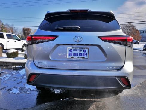 Used 2022 Toyota Highlander XLE image 6