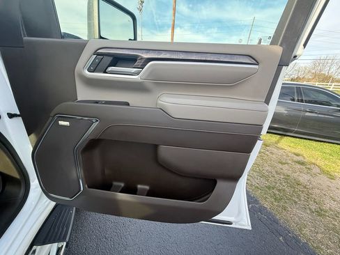 Used 2024 Chevrolet Silverado 2500 LTZ w/ LTZ Premium Package image 22