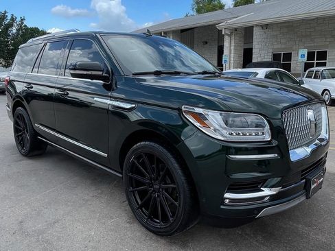 Used 2021 Lincoln Navigator Reserve w/ Luxury Package RWD image 2