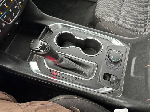 Used 2019 Chevrolet Traverse LT image 37