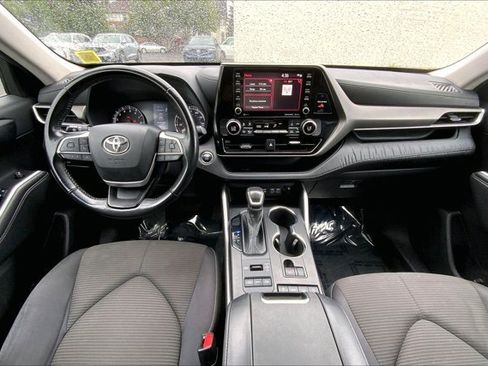 Used 2022 Toyota Highlander LE AWD/4WD image 15