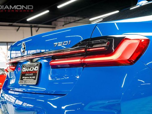 Used 2021 BMW 750i xDrive w/ Executive Package image 21